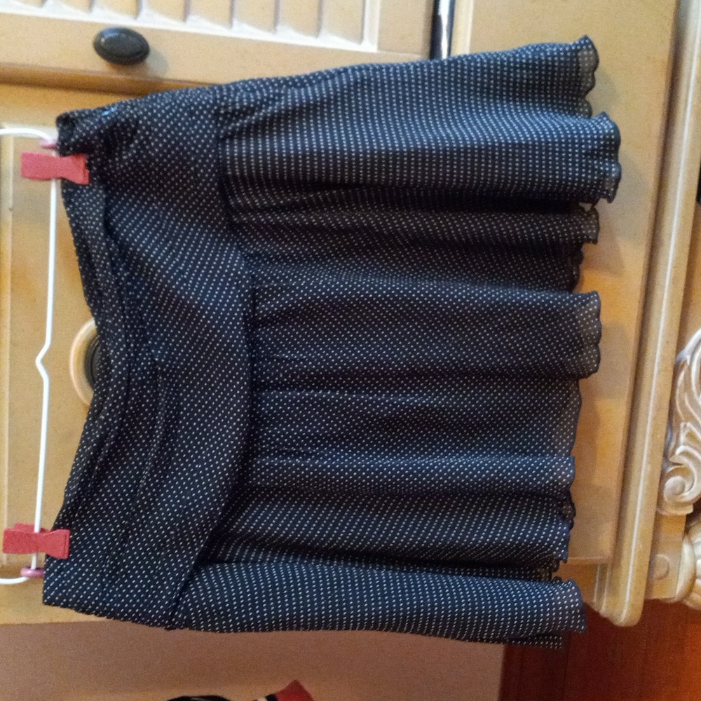 Express black with tan tiny polka-dot 100% silk fly away drop waist skirt size 8